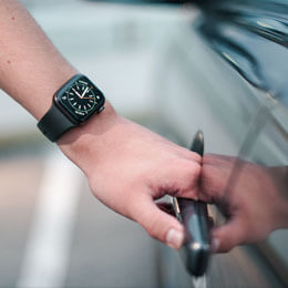 Η Apple ετοιμάζει «ψηφιακό κλειδί» αυτοκινήτου -Θα ανοίγει η πόρτα από το κινητό